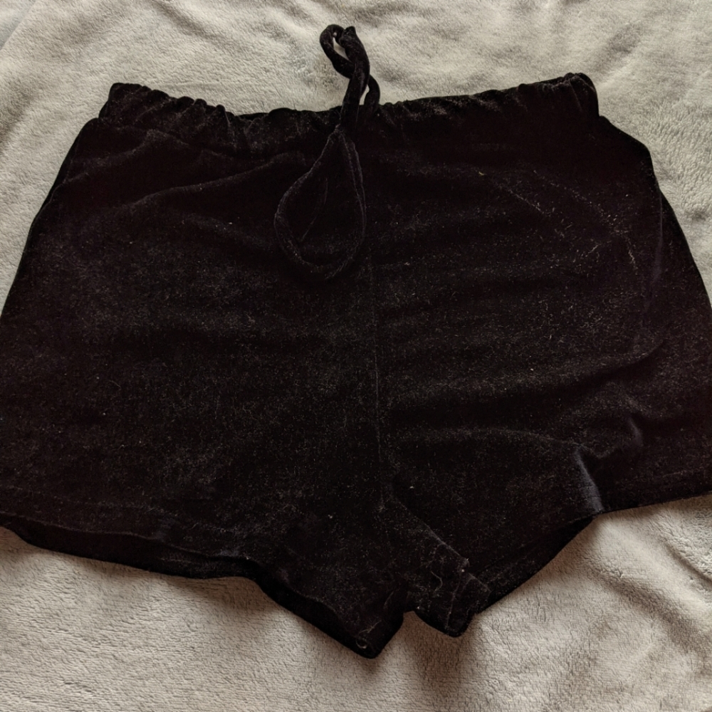 Very berry black Soft to the touch shorts 😍